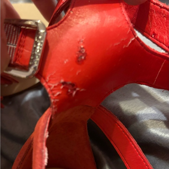 NWD BEAUTIFUL RED SUEDE GUESS FRINGED SANDALS SZ 7 - Picture 7 of 9